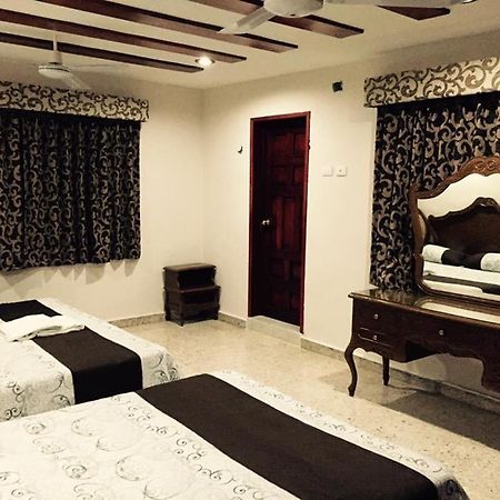 Hostal Kin-Beh Hostel Валядолид Екстериор снимка