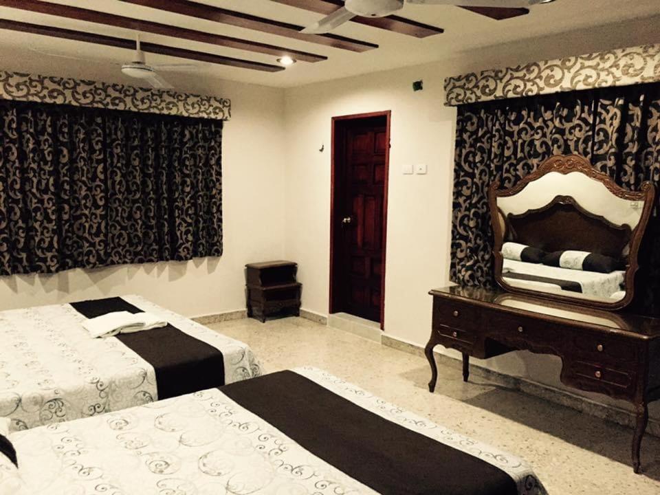 Hostal Kin-Beh Hostel Валядолид Екстериор снимка