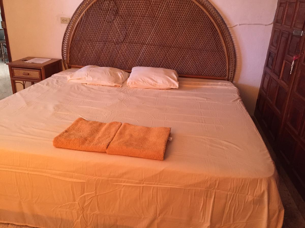 Hostal Kin-Beh Hostel Валядолид Екстериор снимка