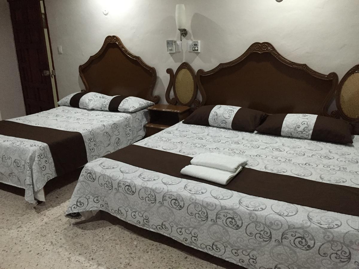 Hostal Kin-Beh Hostel Валядолид Екстериор снимка