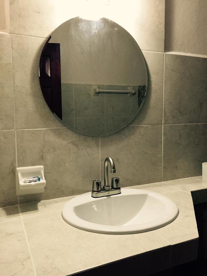 Hostal Kin-Beh Hostel Валядолид Екстериор снимка