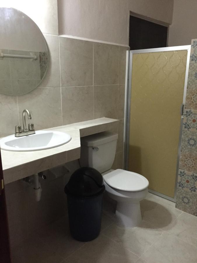 Hostal Kin-Beh Hostel Валядолид Екстериор снимка