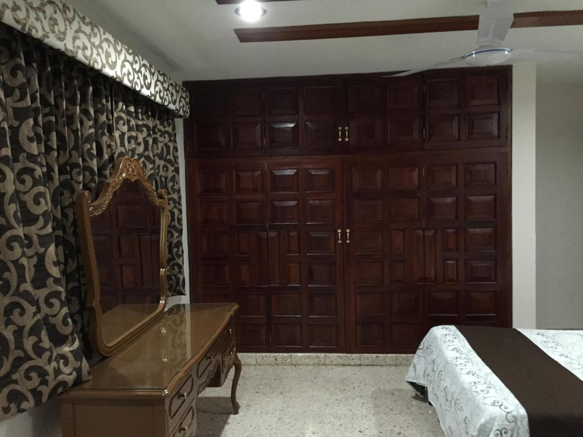 Hostal Kin-Beh Hostel Валядолид Екстериор снимка