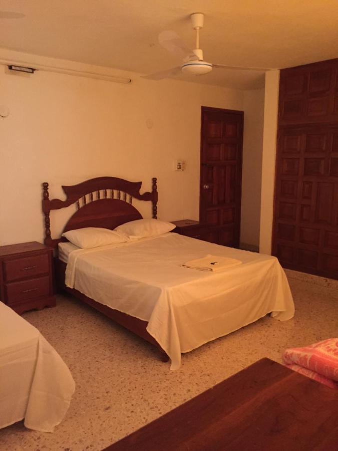 Hostal Kin-Beh Hostel Валядолид Екстериор снимка