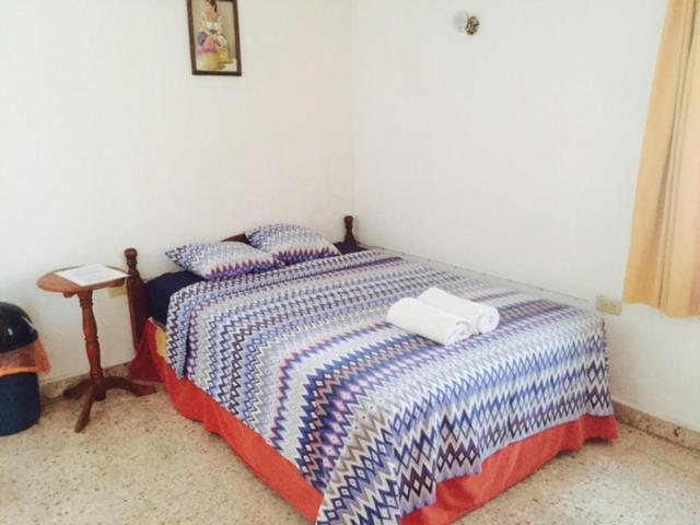 Hostal Kin-Beh Hostel Валядолид Екстериор снимка