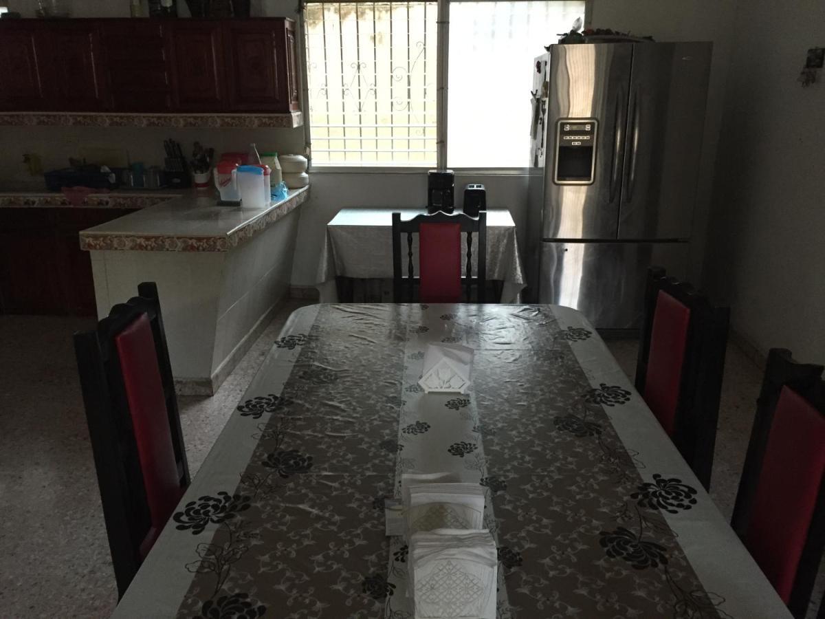 Hostal Kin-Beh Hostel Валядолид Екстериор снимка